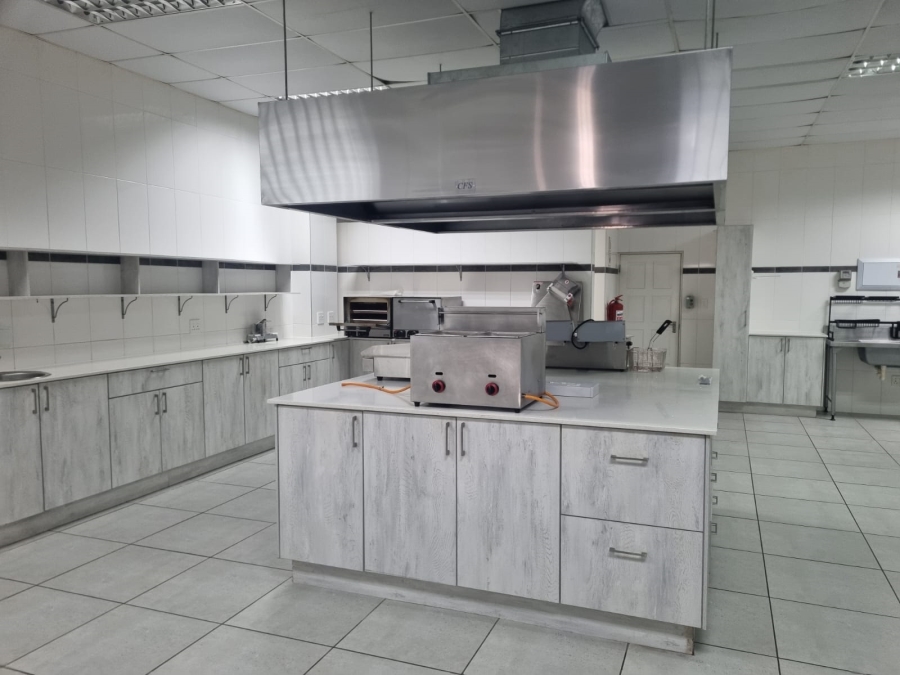 To Let Commercial Property for Rent in Voorbaai Western Cape